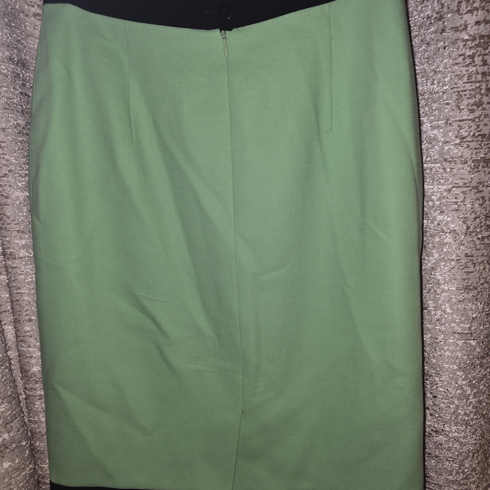 Escada Mint Green and Black Short Sleeve Top And matching Skirt - Picture 8 of 13